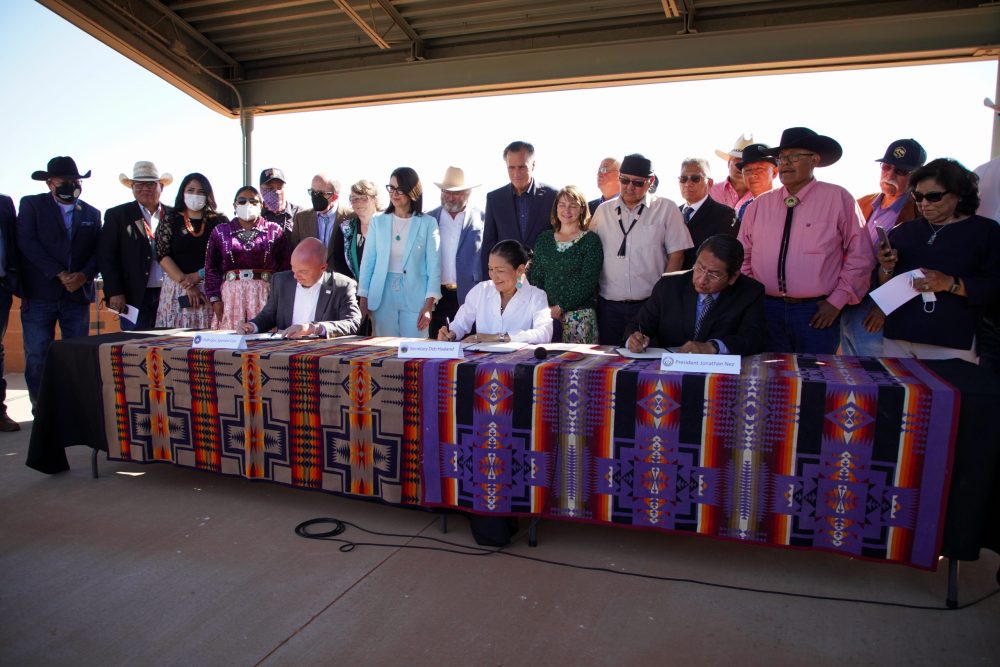 Featured image for “Secretary of the Interior, Utah governor join Navajo Nation president to sign federal water rights agreement”